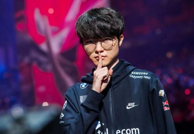 Faker重返赛场，险胜首场状态出色，公牛观众沸腾！