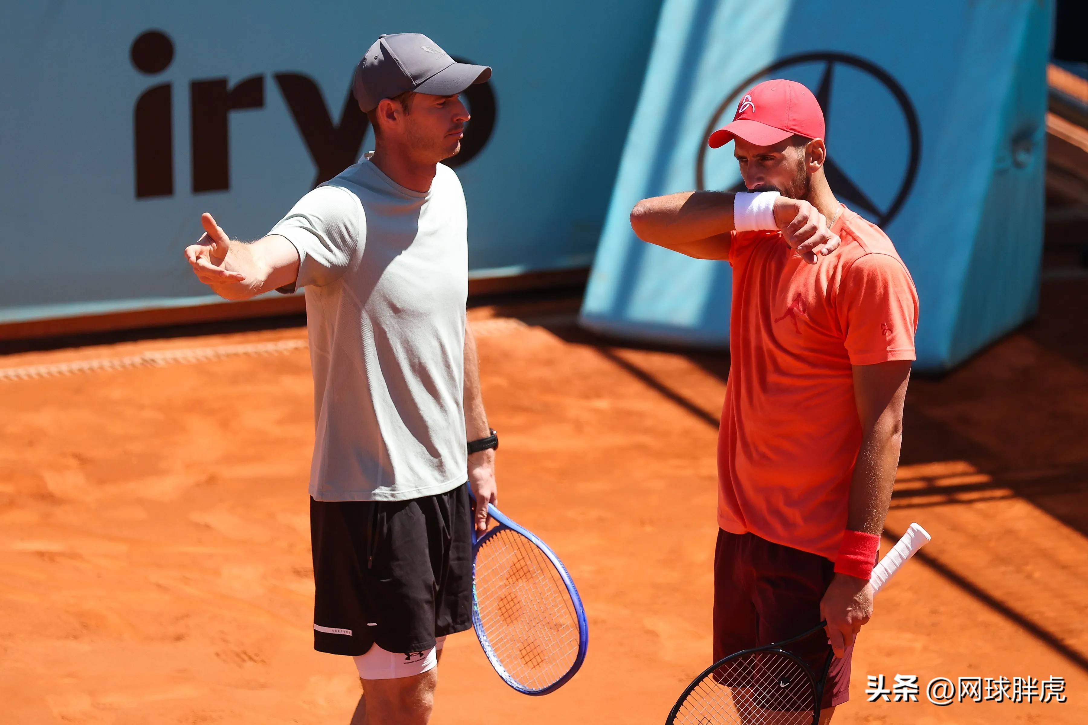 开云体育-德约科维奇迎来十二赛季出色发挥，法国队观众热烈欢呼！-开云体育