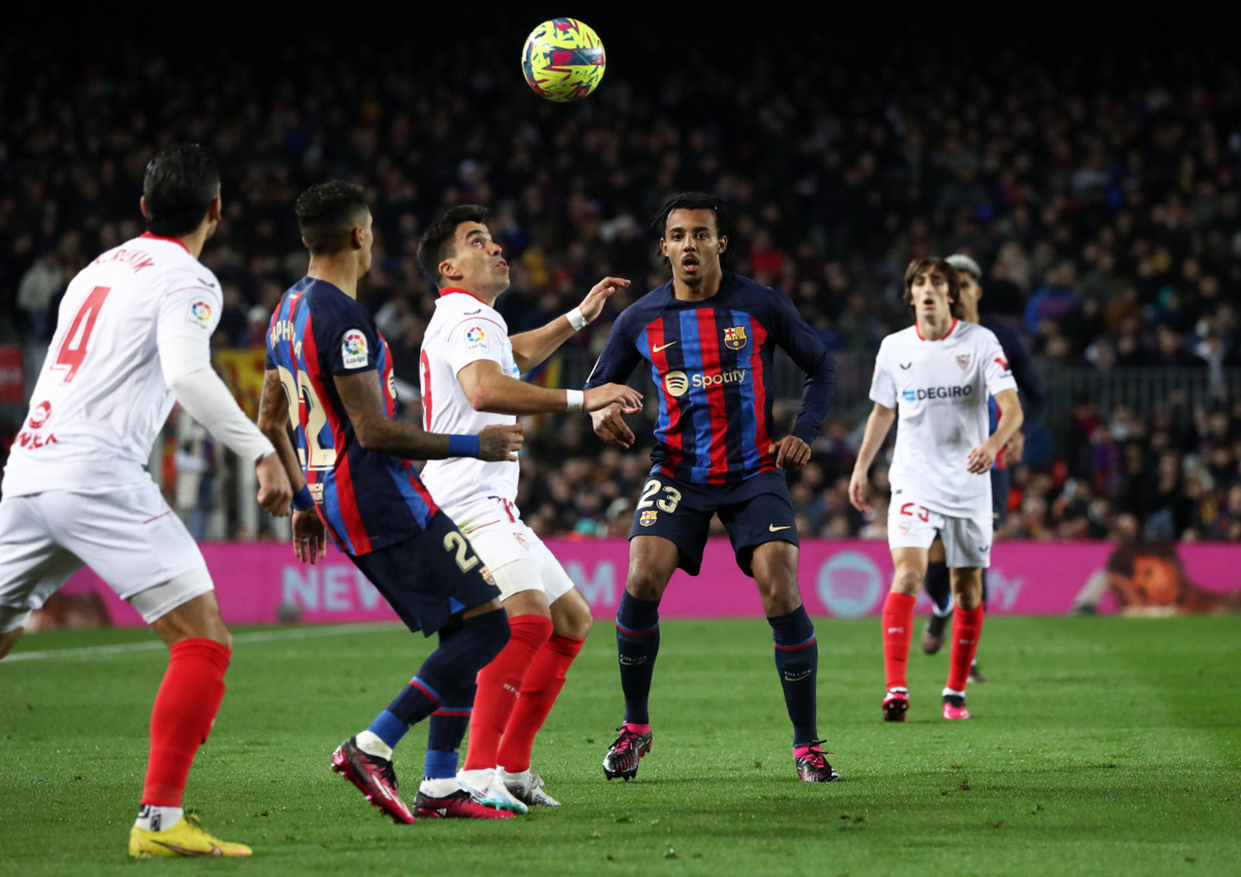 开云-穆古鲁扎重返赛场，大比分获胜首场状态出色，巴塞罗那观众沸腾！-开云