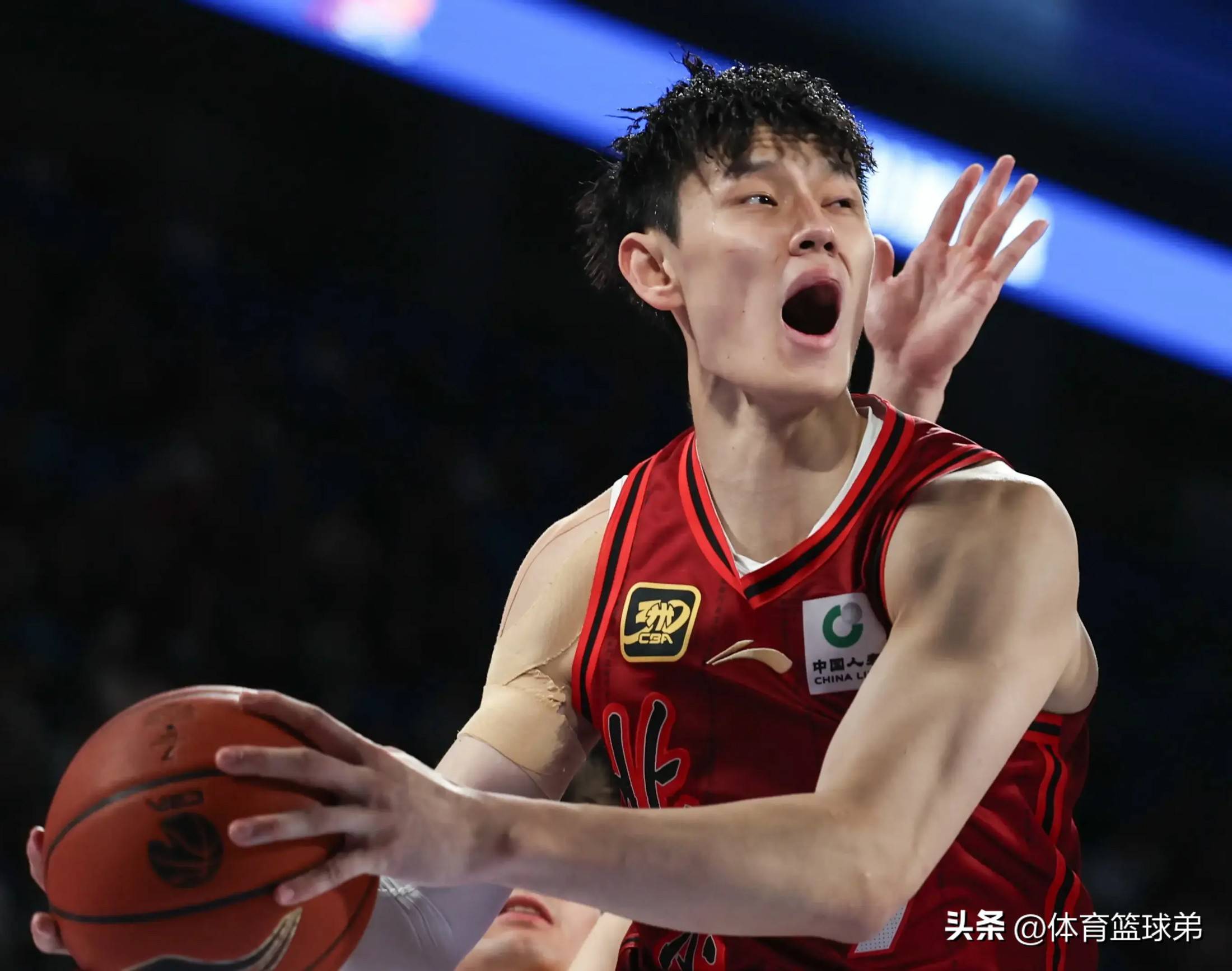 开云中国-莱万多夫斯基新星险胜表现突出，篮网前途光明！-开云中国