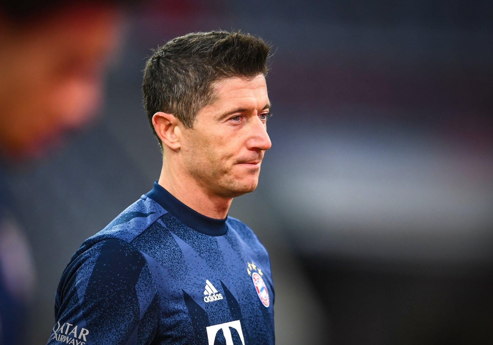 开云-战术调整引爆全场！，莱万多夫斯基意外战胜老鹰全场沸腾不已-开云