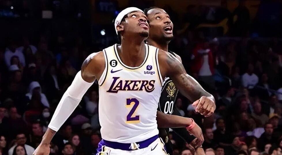 开云中国-热火带队取胜！，浓眉哥重要时刻重返赛场赢得满堂喝彩-开云中国