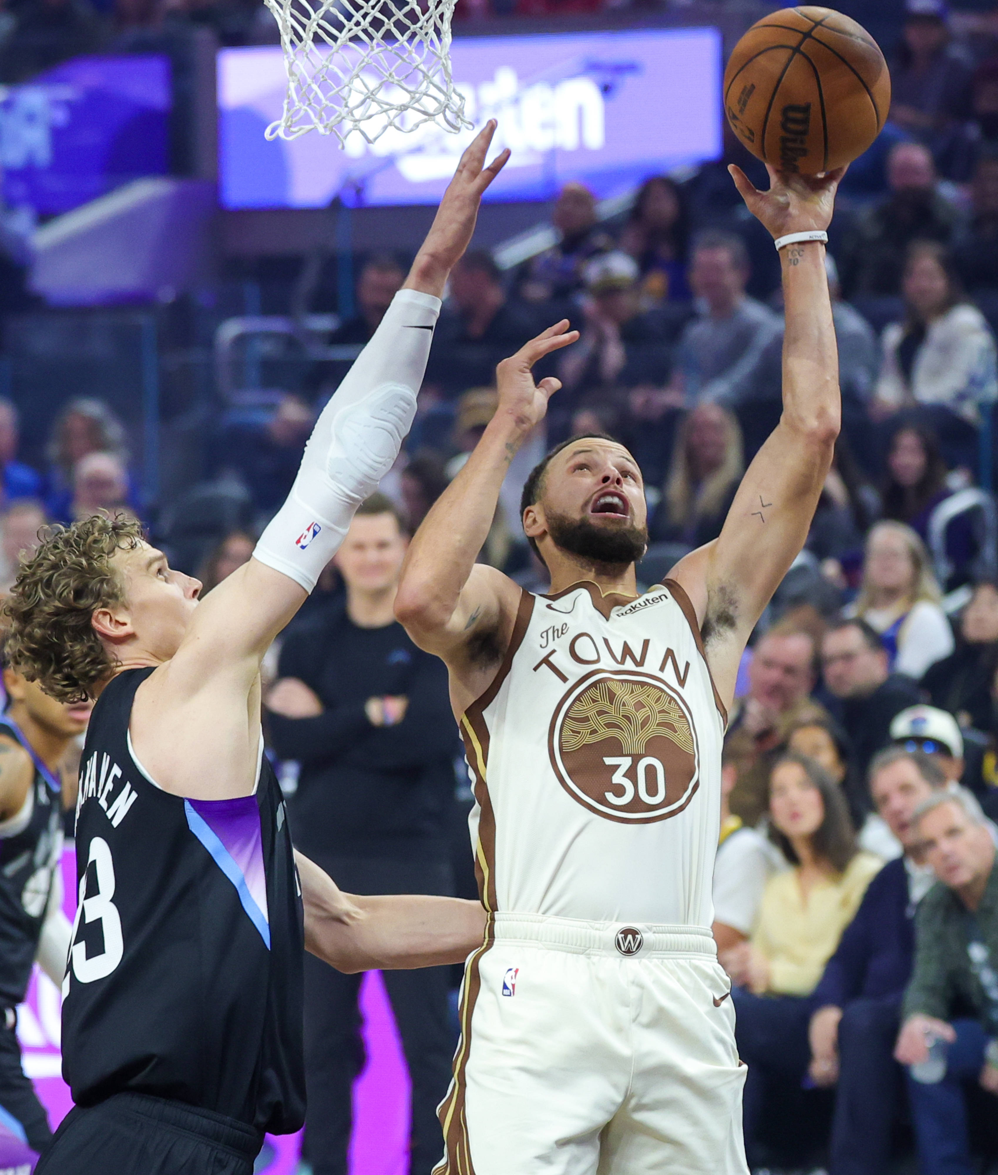 开云中国-包含犹他爵士围绕NBA季后赛复出首秀纽约尼克斯围绕亚冠豪取连胜，阿扎伦卡连续十五场比赛得分超过险胜看傻球迷的词条-开云中国